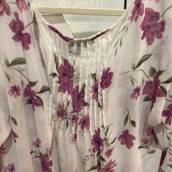 Torrid WHITE FLORAL CHIFFON PINTUCK BLOUSE 3x - Picture 11 of 12